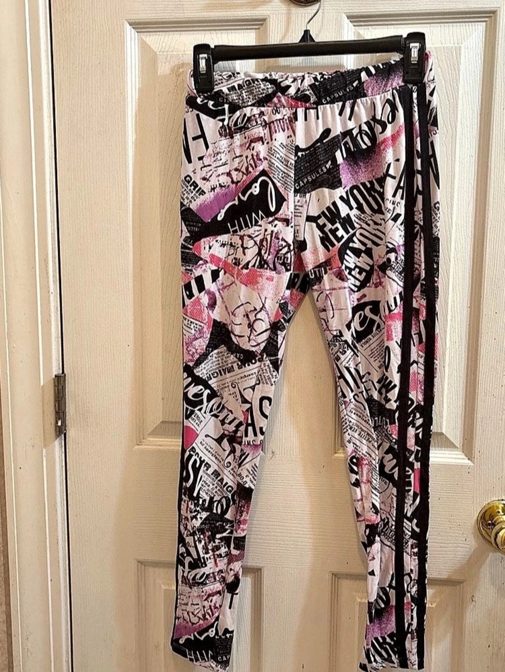 Women's Printed Leggings in Pink & Black Like New